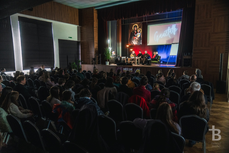 Oznamy / Publikácie / Diecézne stretnutie mladých v Cinobani - foto Oznamy / Publikácie / Diecézne stretnutie mladých v Cinobani - foto