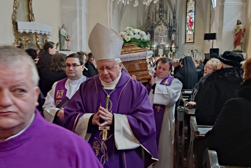 Oznamy / Publikácie / Naša vlasť je v nebi - posledná rozlúčka s vsdp. ICDr. Istvánom Vadkertim - foto Oznamy / Publikácie / Naša vlasť je v nebi - posledná rozlúčka s vsdp. ICDr. Istvánom Vadkertim - foto