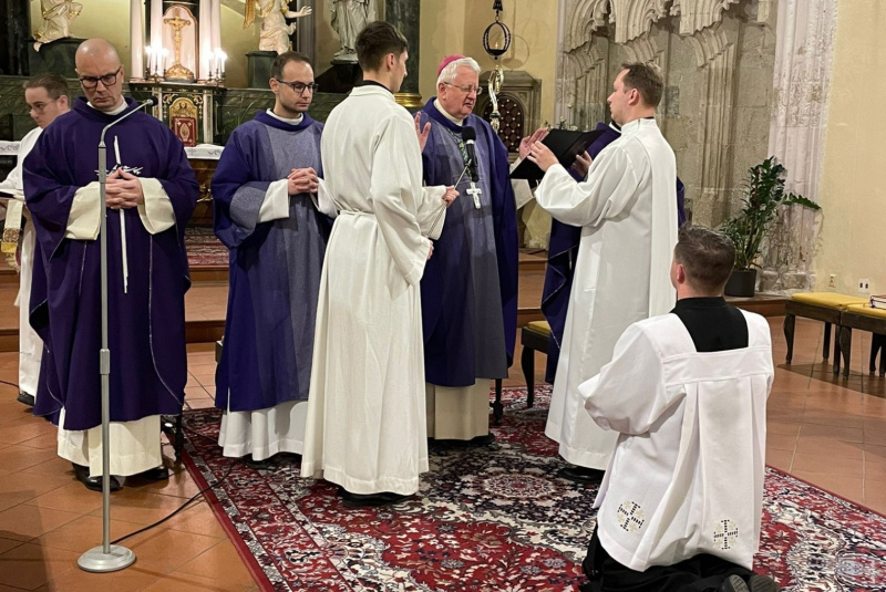 Oznamy / Publikácie / Akolytát bohoslovca Rožňavskej diecézy Patrika Médera - foto Oznamy / Publikácie / Akolytát bohoslovca Rožňavskej diecézy Patrika Médera - foto