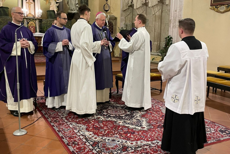 Oznamy / Publikácie / Akolytát bohoslovca Rožňavskej diecézy Patrika Médera - foto Oznamy / Publikácie / Akolytát bohoslovca Rožňavskej diecézy Patrika Médera - foto