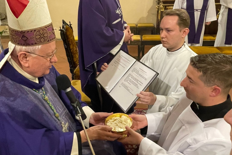 Oznamy / Publikácie / Akolytát bohoslovca Rožňavskej diecézy Patrika Médera - foto Oznamy / Publikácie / Akolytát bohoslovca Rožňavskej diecézy Patrika Médera - foto