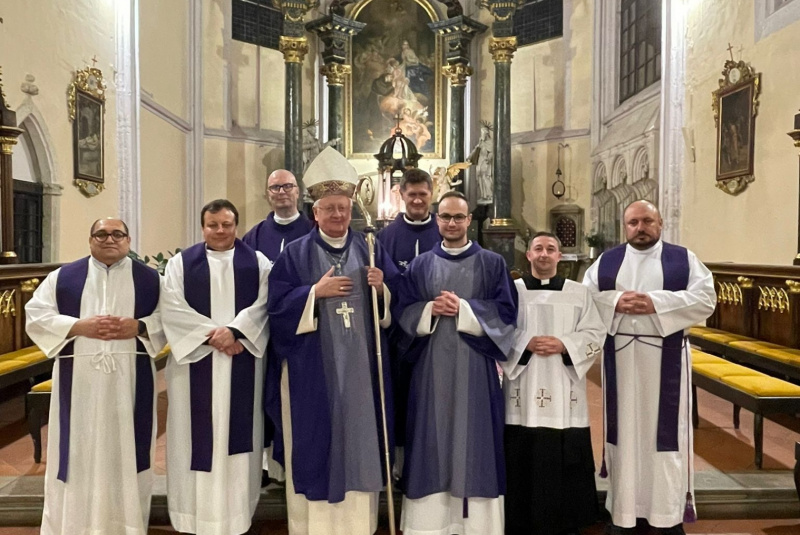 Oznamy / Publikácie / Akolytát bohoslovca Rožňavskej diecézy Patrika Médera - foto
