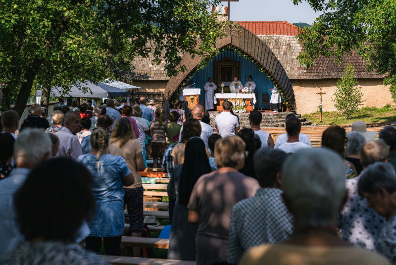 Oznamy / Publikácie / Bôrka aj tento rok privítala pútnikov k Panne Márii - foto Oznamy / Publikácie / Bôrka aj tento rok privítala pútnikov k Panne Márii - foto
