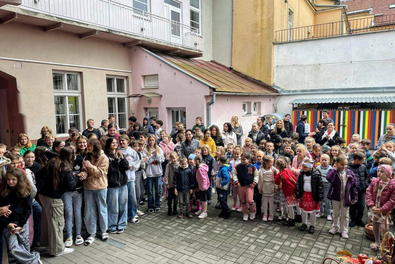 Diecézny školsky úrad - oznamy / Požehnanie úrody v Cirkevnej základnej škole sv. Jána Bosca - foto Diecézny školsky úrad - oznamy / Požehnanie úrody v Cirkevnej základnej škole sv. Jána Bosca - foto