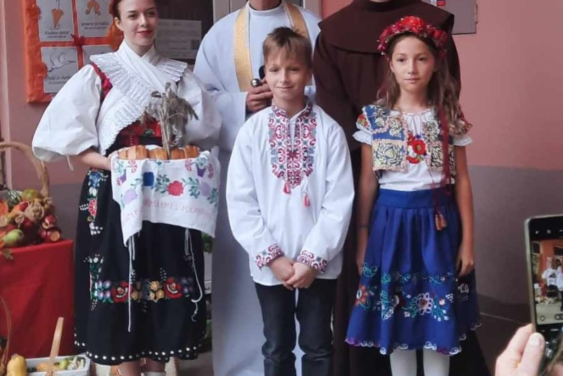 Diecézny školsky úrad - oznamy / Požehnanie úrody v Cirkevnej základnej škole sv. Jána Bosca - foto Diecézny školsky úrad - oznamy / Požehnanie úrody v Cirkevnej základnej škole sv. Jána Bosca - foto