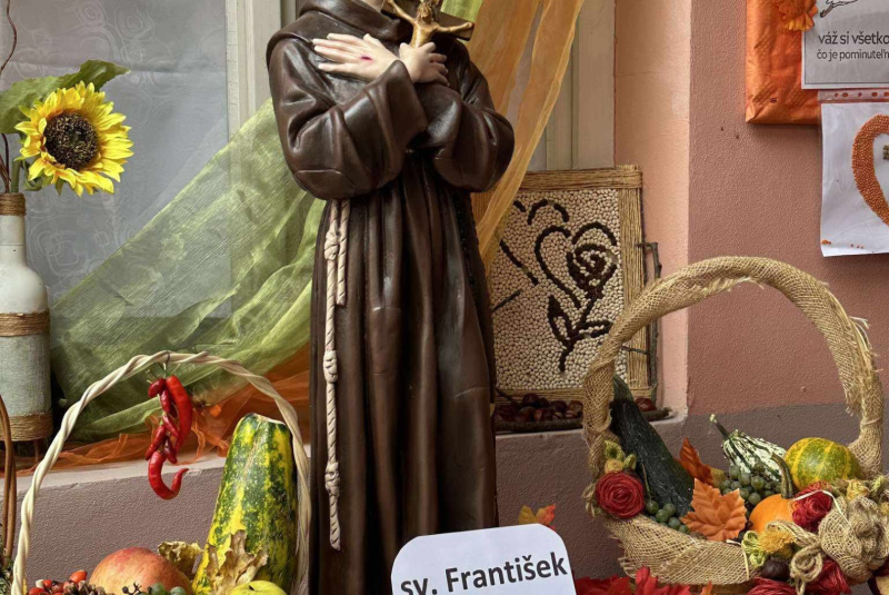 Diecézny školsky úrad - oznamy / Požehnanie úrody v Cirkevnej základnej škole sv. Jána Bosca - foto Diecézny školsky úrad - oznamy / Požehnanie úrody v Cirkevnej základnej škole sv. Jána Bosca - foto