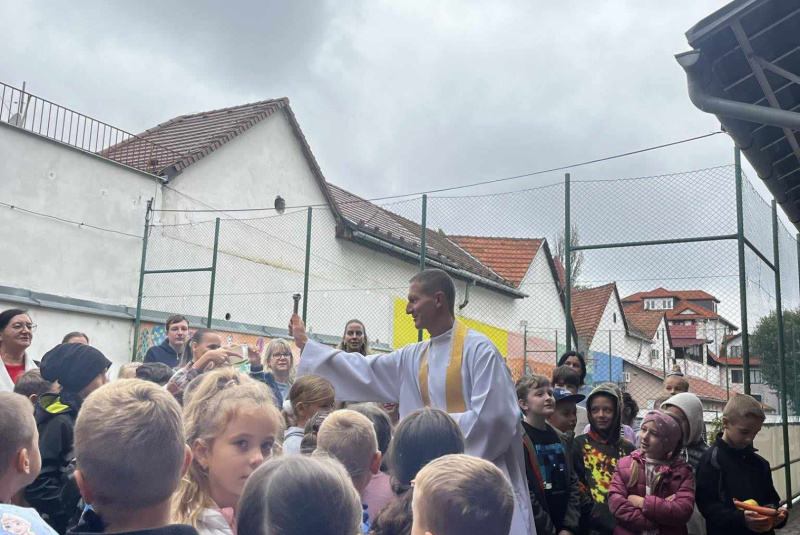 Diecézny školsky úrad - oznamy / Požehnanie úrody v Cirkevnej základnej škole sv. Jána Bosca - foto Diecézny školsky úrad - oznamy / Požehnanie úrody v Cirkevnej základnej škole sv. Jána Bosca - foto