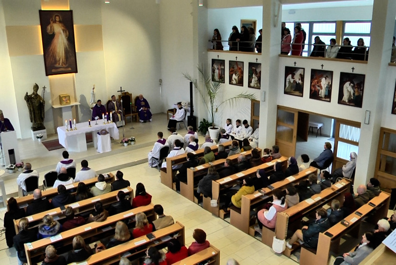 Clanky_Jubilea / V diecéznej svätyni sa uskutočnila Jubilejná púť učiteľov a katechétov - foto Clanky_Jubilea / V diecéznej svätyni sa uskutočnila Jubilejná púť učiteľov a katechétov - foto