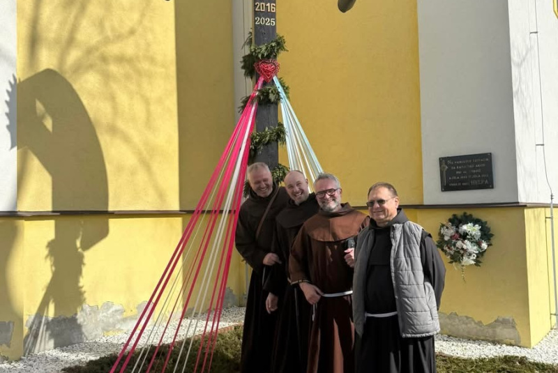 Oznamy / Publikácie / Vo farnosti Heľpa sa uskutočnili ľudové misie - foto