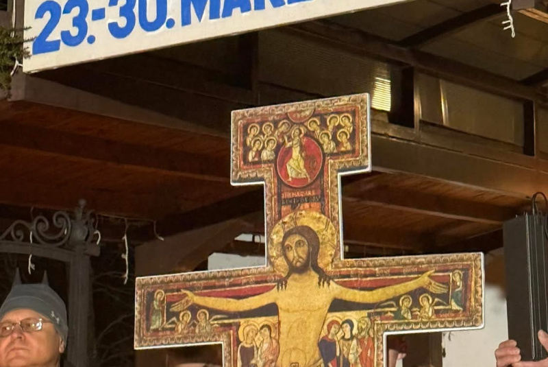 Oznamy / Publikácie / Vo farnosti Heľpa sa uskutočnili ľudové misie - foto Oznamy / Publikácie / Vo farnosti Heľpa sa uskutočnili ľudové misie - foto