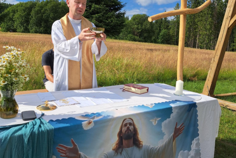 Oznamy / Publikácie / Spoločenstvo rodín na Čuntave - foto