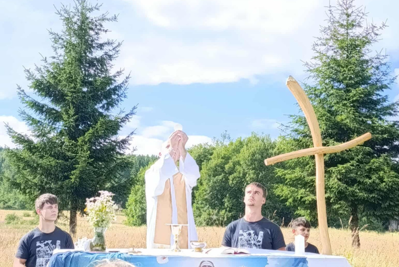 Oznamy / Publikácie / Spoločenstvo rodín na Čuntave - foto