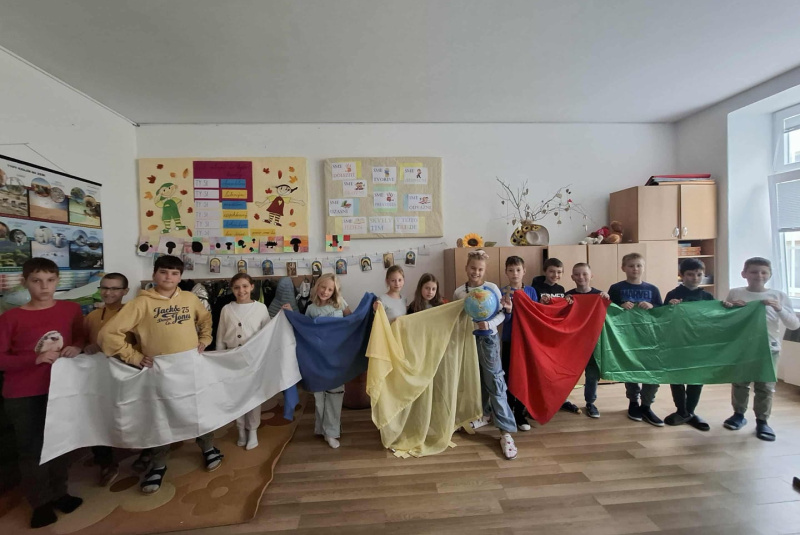 Oznamy / Publikácie / ???? Milión detí sa modlí ruženec v cirkevnej základnej škole v Lučenci ! ???? - foto