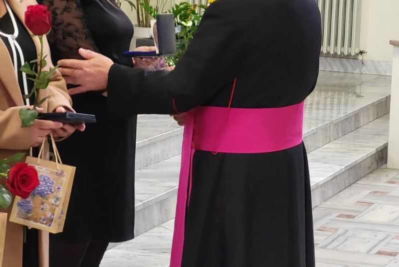 Oznamy / Publikácie / Morálne ocenenie si včera prevzala Mgr. Zuzana Vojteková, učiteľka Cirkevnej základnej školy v Lučenci - foto