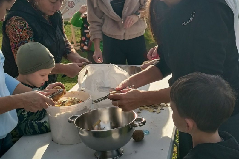 Oznamy / Publikácie / Gruliáda a Misijný koláč v Katolíckej MŠ Svätej Rodiny v Revúcej - foto Oznamy / Publikácie / Gruliáda a Misijný koláč v Katolíckej MŠ Svätej Rodiny v Revúcej - foto