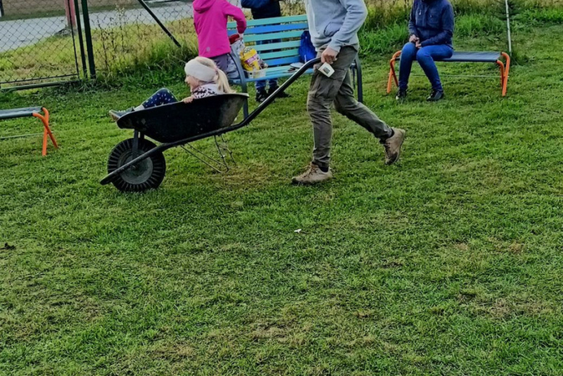 Oznamy / Publikácie / Gruliáda a Misijný koláč v Katolíckej MŠ Svätej Rodiny v Revúcej - foto Oznamy / Publikácie / Gruliáda a Misijný koláč v Katolíckej MŠ Svätej Rodiny v Revúcej - foto