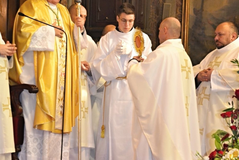 Oznamy / Publikácie / V Rožňavskej Katedrále Nanebovzatia Panny Márie bol otvorený Jubilejný rok 250. výročia diecézy - foto Oznamy / Publikácie / V Rožňavskej Katedrále Nanebovzatia Panny Márie bol otvorený Jubilejný rok 250. výročia diecézy - foto