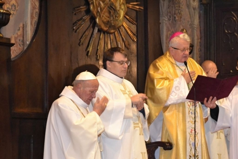 Oznamy / Publikácie / V Rožňavskej Katedrále Nanebovzatia Panny Márie bol otvorený Jubilejný rok 250. výročia diecézy - foto Oznamy / Publikácie / V Rožňavskej Katedrále Nanebovzatia Panny Márie bol otvorený Jubilejný rok 250. výročia diecézy - foto