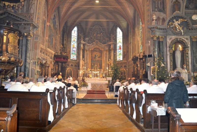 Oznamy / Publikácie / V Rožňavskej Katedrále Nanebovzatia Panny Márie bol otvorený Jubilejný rok 250. výročia diecézy - foto Oznamy / Publikácie / V Rožňavskej Katedrále Nanebovzatia Panny Márie bol otvorený Jubilejný rok 250. výročia diecézy - foto