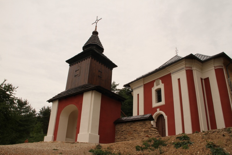 Oznamy / Publikácie / Požehnanie obnovenej zvonice na Kalvárii v Rožňave - foto