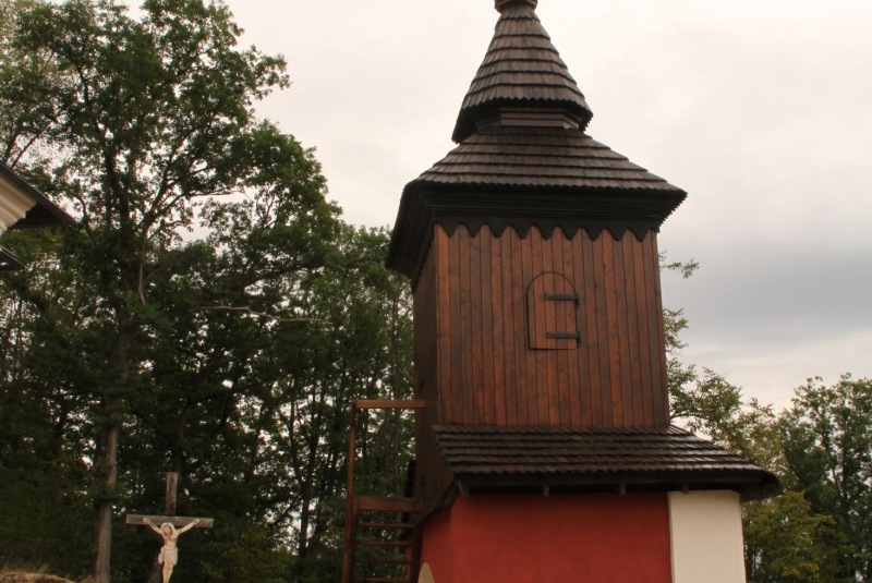 Oznamy / Publikácie / Požehnanie obnovenej zvonice na Kalvárii v Rožňave - foto Oznamy / Publikácie / Požehnanie obnovenej zvonice na Kalvárii v Rožňave - foto