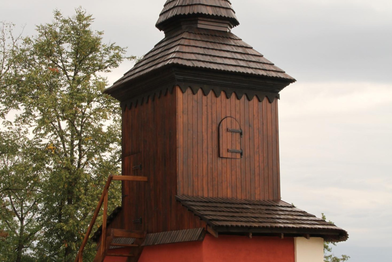 Oznamy / Publikácie / Požehnanie obnovenej zvonice na Kalvárii v Rožňave - foto