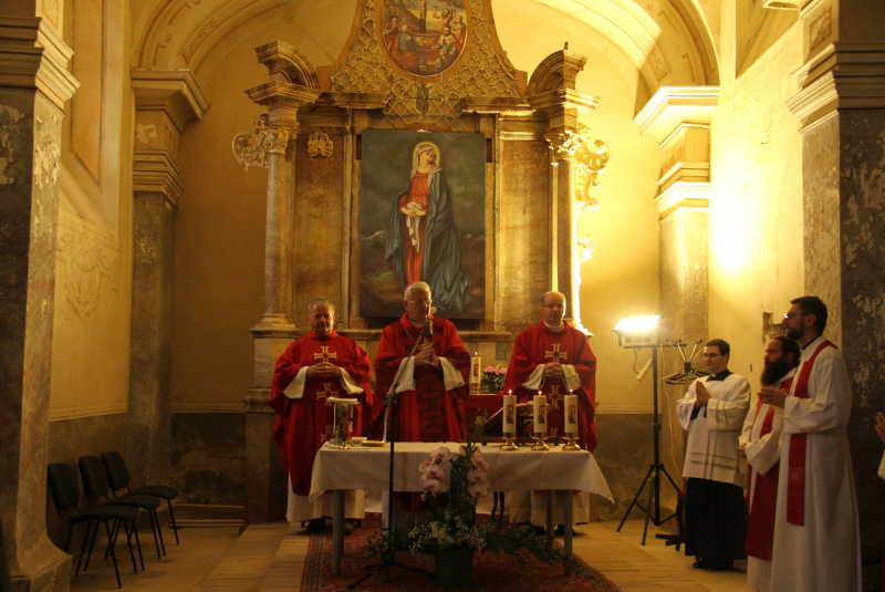 Oznamy / Publikácie / Požehnanie obnovenej zvonice na Kalvárii v Rožňave - foto Oznamy / Publikácie / Požehnanie obnovenej zvonice na Kalvárii v Rožňave - foto