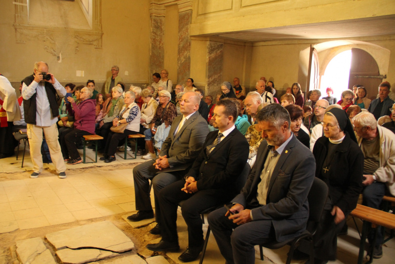 Oznamy / Publikácie / Požehnanie obnovenej zvonice na Kalvárii v Rožňave - foto Oznamy / Publikácie / Požehnanie obnovenej zvonice na Kalvárii v Rožňave - foto