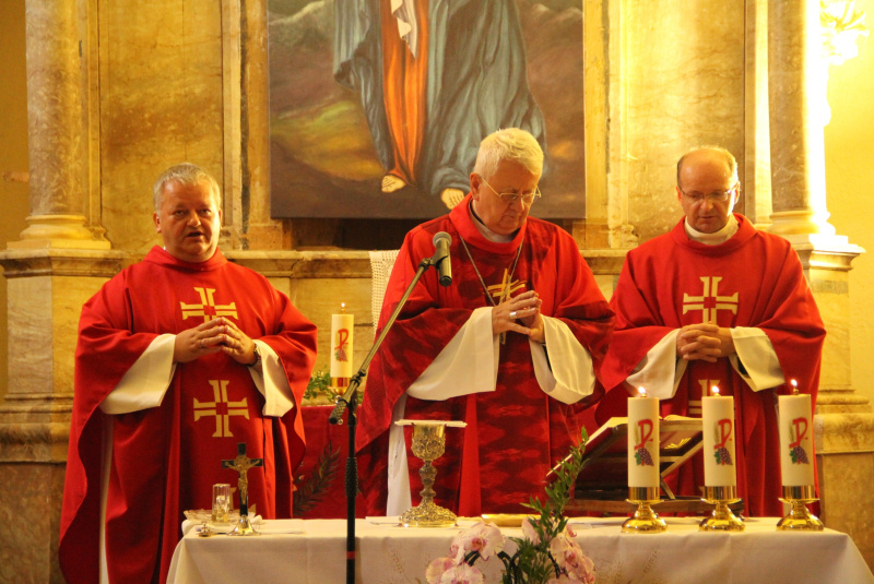 Oznamy / Publikácie / Požehnanie obnovenej zvonice na Kalvárii v Rožňave - foto Oznamy / Publikácie / Požehnanie obnovenej zvonice na Kalvárii v Rožňave - foto