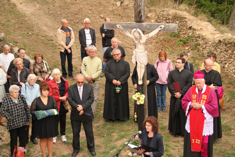 Oznamy / Publikácie / Požehnanie obnovenej zvonice na Kalvárii v Rožňave - foto Oznamy / Publikácie / Požehnanie obnovenej zvonice na Kalvárii v Rožňave - foto