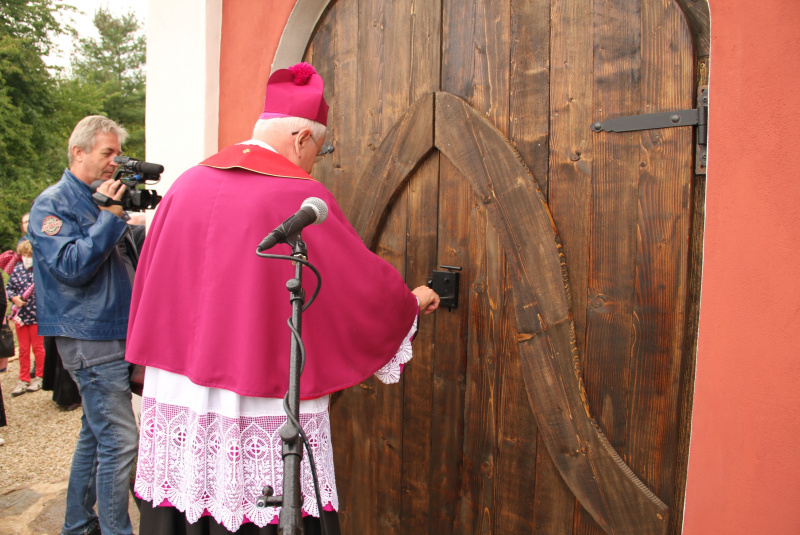 Oznamy / Publikácie / Požehnanie obnovenej zvonice na Kalvárii v Rožňave - foto Oznamy / Publikácie / Požehnanie obnovenej zvonice na Kalvárii v Rožňave - foto