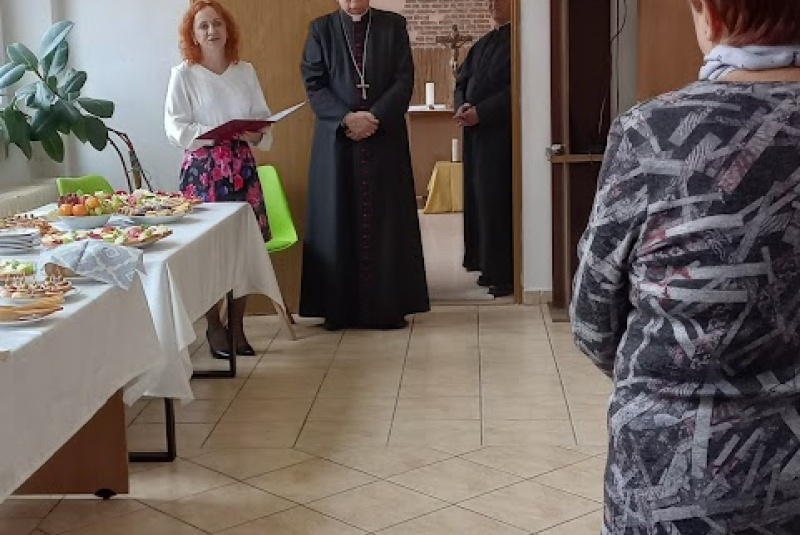 Oznamy / Publikácie / Pri slávení 95. výročia vzniku Slovenskej charity, otec biskup požehnal obnovené priestory charity v Rožňave - foto