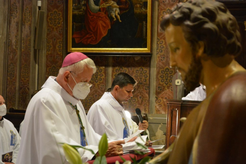 Oznamy / Publikácie / Skončila sa prvá Novéna k Rožňavskej Panne Márii - foto Oznamy / Publikácie / Skončila sa prvá Novéna k Rožňavskej Panne Márii - foto