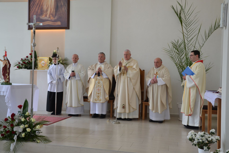 Oznamy / Publikácie / Farský kostol v Cinobani vyhlásený za diecéznu svätyňu Božieho milosrdenstva - foto Oznamy / Publikácie / Farský kostol v Cinobani vyhlásený za diecéznu svätyňu Božieho milosrdenstva - foto