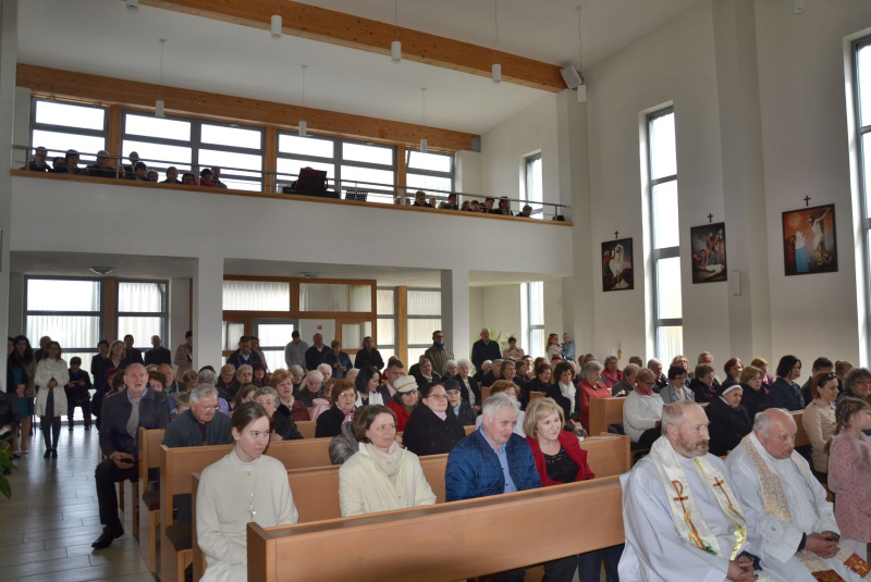 Oznamy / Publikácie / Farský kostol v Cinobani vyhlásený za diecéznu svätyňu Božieho milosrdenstva - foto