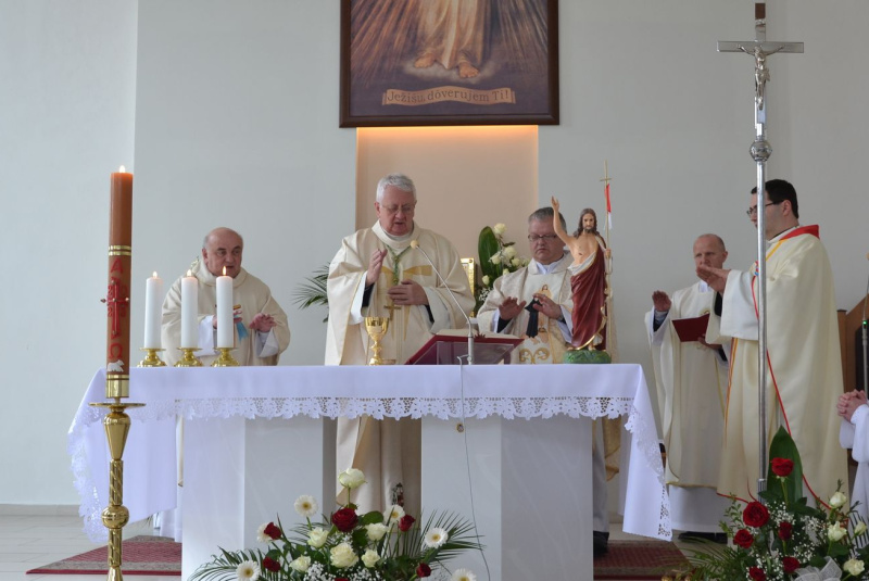 Oznamy / Publikácie / Farský kostol v Cinobani vyhlásený za diecéznu svätyňu Božieho milosrdenstva - foto Oznamy / Publikácie / Farský kostol v Cinobani vyhlásený za diecéznu svätyňu Božieho milosrdenstva - foto