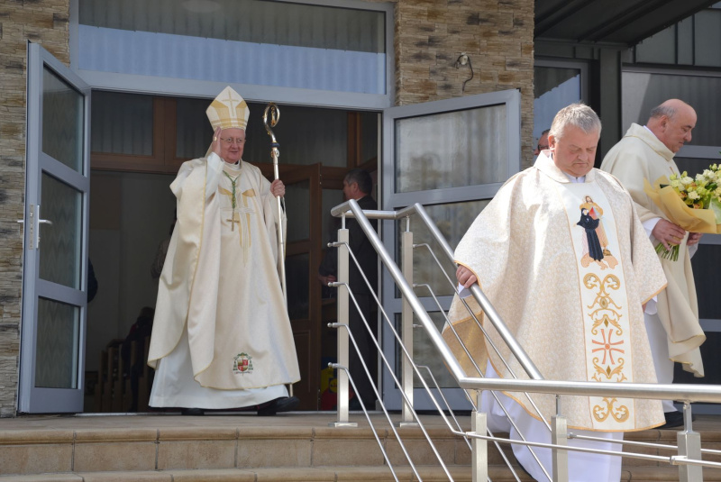 Oznamy / Publikácie / Farský kostol v Cinobani vyhlásený za diecéznu svätyňu Božieho milosrdenstva - foto Oznamy / Publikácie / Farský kostol v Cinobani vyhlásený za diecéznu svätyňu Božieho milosrdenstva - foto