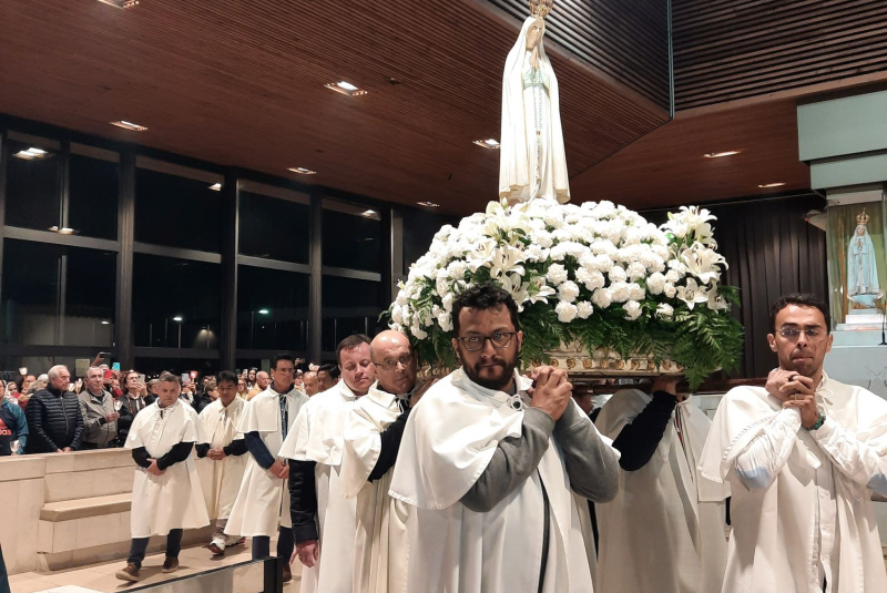 Oznamy / Publikácie / Ďakovná púť Rožňavskej diecézy do Fatimy - foto Oznamy / Publikácie / Ďakovná púť Rožňavskej diecézy do Fatimy - foto