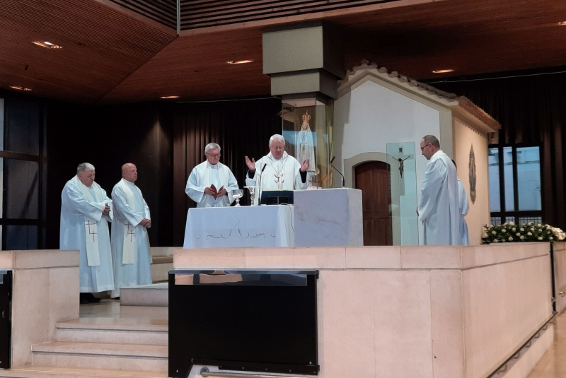 Oznamy / Publikácie / Ďakovná púť Rožňavskej diecézy do Fatimy - foto Oznamy / Publikácie / Ďakovná púť Rožňavskej diecézy do Fatimy - foto