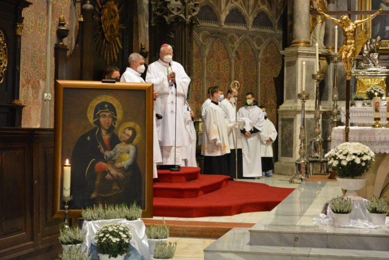 Oznamy / Publikácie / Skončila sa prvá Novéna k Rožňavskej Panne Márii - foto Oznamy / Publikácie / Skončila sa prvá Novéna k Rožňavskej Panne Márii - foto