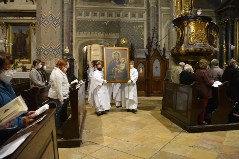 Oznamy / Publikácie / Skončila sa prvá Novéna k Rožňavskej Panne Márii - foto Oznamy / Publikácie / Skončila sa prvá Novéna k Rožňavskej Panne Márii - foto