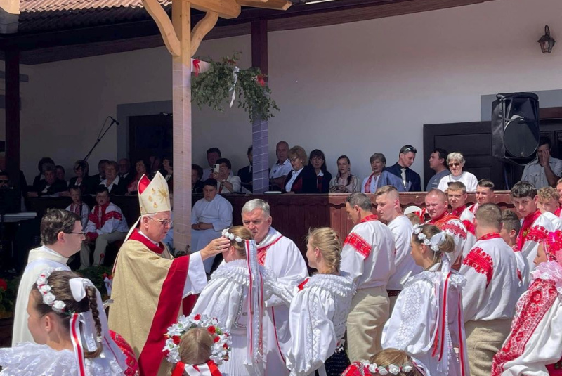 Oznamy / Publikácie / Sviatosť birmovania vo farnosti Heľpa - 4. jún 2023 - foto Oznamy / Publikácie / Sviatosť birmovania vo farnosti Heľpa - 4. jún 2023 - foto