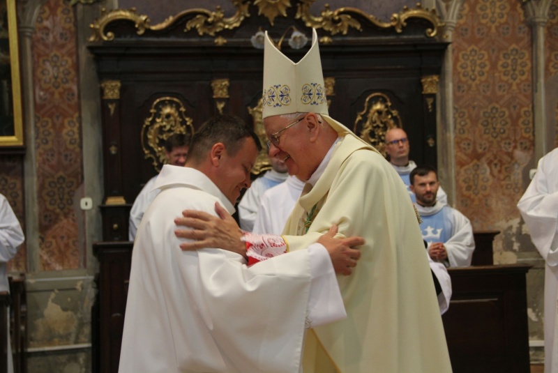 Oznamy / Publikácie / Rožňavská diecéza má nového diakona a ďakuje za 45 rokov kňazstva svojho diecézneho biskupa (+ nahrávka homílie) - foto