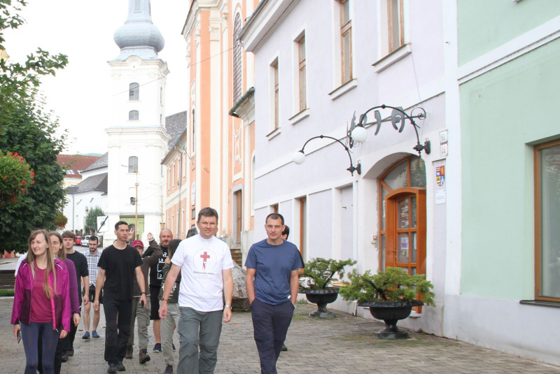 Oznamy / Publikácie / Mons. Nicola Girasoli, apoštolský nuncius slávil sv. omšu na diecéznej púti v Úhornej (homília a fotogaléria) - foto