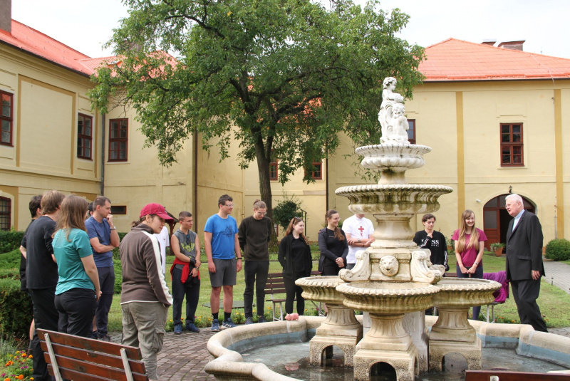 Oznamy / Publikácie / Mons. Nicola Girasoli, apoštolský nuncius slávil sv. omšu na diecéznej púti v Úhornej (homília a fotogaléria) - foto