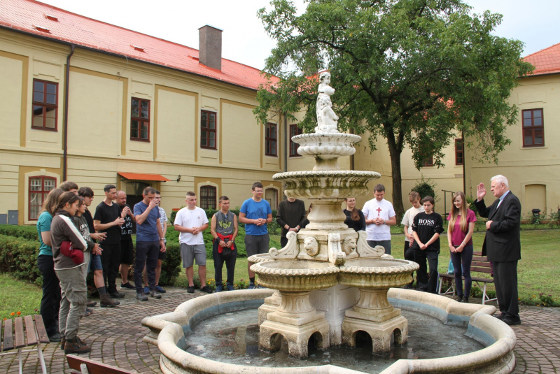 Oznamy / Publikácie / Mons. Nicola Girasoli, apoštolský nuncius slávil sv. omšu na diecéznej púti v Úhornej (homília a fotogaléria) - foto Oznamy / Publikácie / Mons. Nicola Girasoli, apoštolský nuncius slávil sv. omšu na diecéznej púti v Úhornej (homília a fotogaléria) - foto