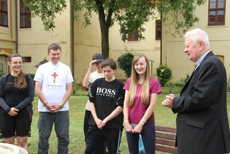Oznamy / Publikácie / Mons. Nicola Girasoli, apoštolský nuncius slávil sv. omšu na diecéznej púti v Úhornej (homília a fotogaléria) - foto Oznamy / Publikácie / Mons. Nicola Girasoli, apoštolský nuncius slávil sv. omšu na diecéznej púti v Úhornej (homília a fotogaléria) - foto