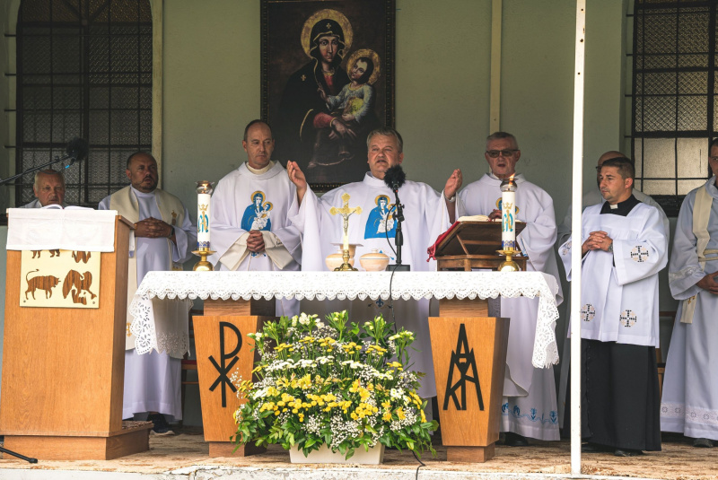 Oznamy / Publikácie / Mons. Nicola Girasoli, apoštolský nuncius slávil sv. omšu na diecéznej púti v Úhornej (homília a fotogaléria) - foto