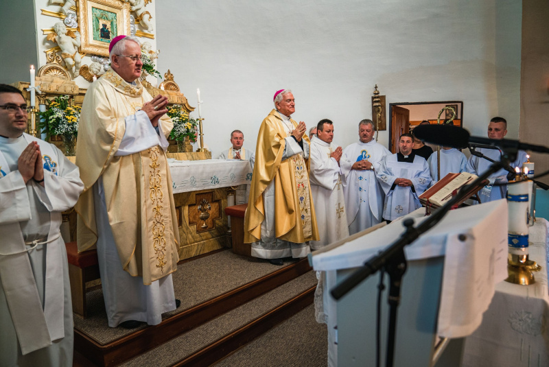 Oznamy / Publikácie / Mons. Nicola Girasoli, apoštolský nuncius slávil sv. omšu na diecéznej púti v Úhornej (homília a fotogaléria) - foto