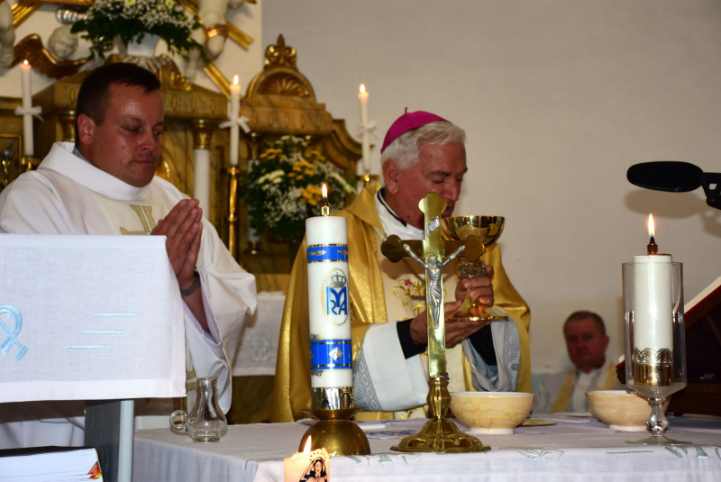 Oznamy / Publikácie / Mons. Nicola Girasoli, apoštolský nuncius slávil sv. omšu na diecéznej púti v Úhornej (homília a fotogaléria) - foto